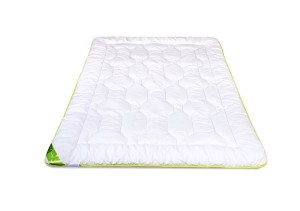 26737Kołdra antyalergiczna 180x200 Bamboo wiosenna 900g biała AMZ-1