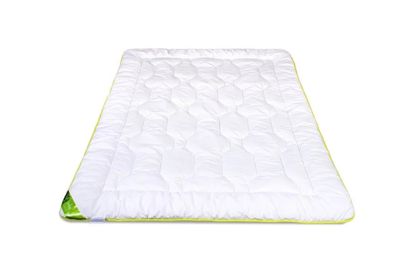 26737Kołdra antyalergiczna 180x200 Bamboo wiosenna 900g biała AMZ-1