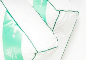 26764Poduszka anatomiczna 70x80 2-komorowa materacowa z mikrofibry 1700g biała AMZ-2