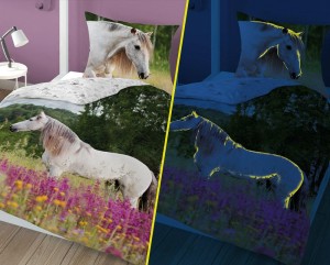 Pościel świecąca w ciemności 140x200 Koń na lawendowym polu biały Młodzieżowa Bawełniana-3