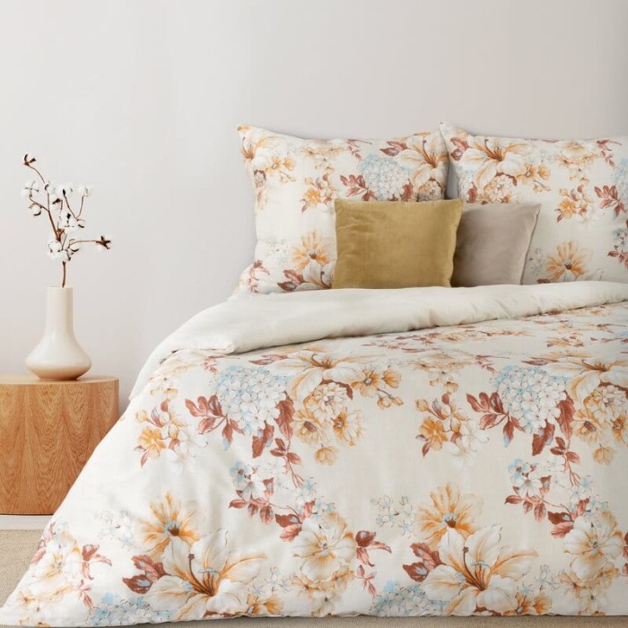 Pościel satynowa 220x200 kwiaty kremowa ruda Nelly-1