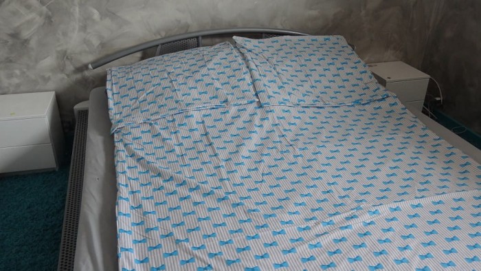 33830Pościel bawełniana 200x220 wzór 70 Niebieskie Kokardki-2
