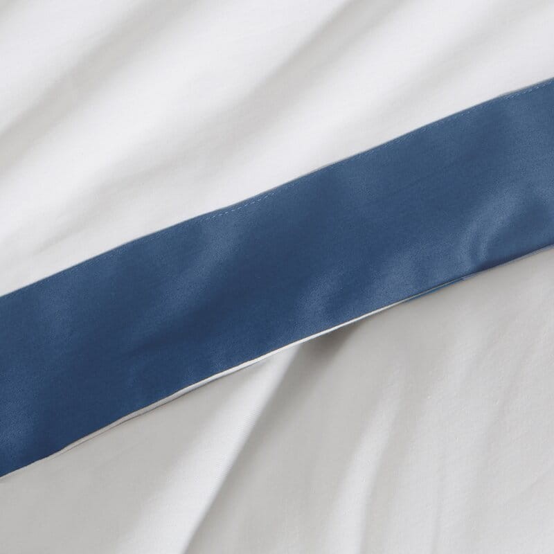 Pościel satynowa 160x200 Laura biała granatowa z ozdobną kantą-4