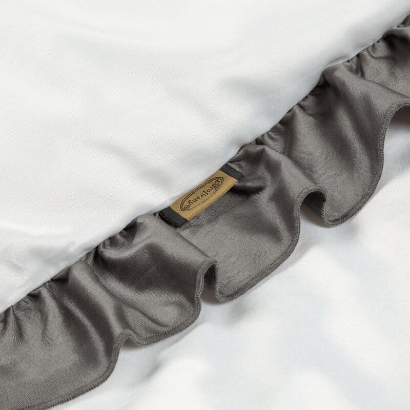 36035Pościel satynowa 220x200 Eliza biała stalowa zdobiona falbanką Eurofirany-5