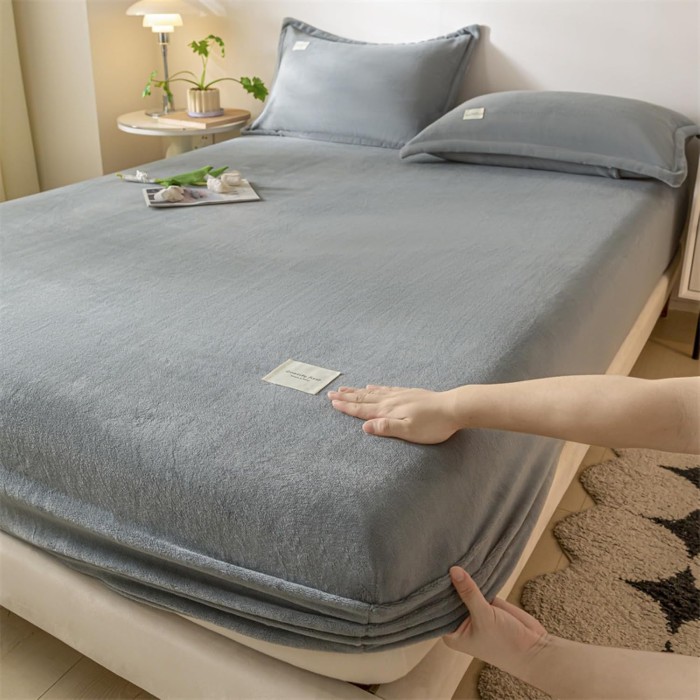 Jasnoszare prześcieradło polarowe 140x200 cm – miękkie i stylowe, idealne do nowoczesnych wnętrz