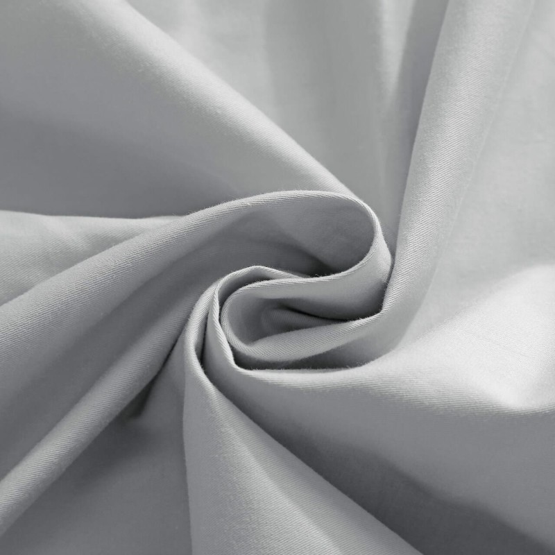 Zbliżenie na tkaninę bawełny satynowej w kolorze szarym - prześcieradło 180x200