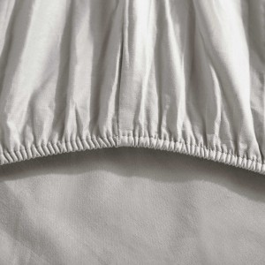 Gumka prześcieradła satynowego 200x220 w kolorze taupe