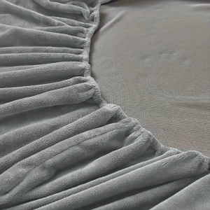 Prześcieradło z gumką beżowe 140x200 cm – doskonale dopasowane, nie przesuwa się na materacu