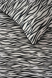 37532Pościel bawełniana biała z czarnym motywem animal print – 160x200 cm – Eden – wzór 5591 B-6