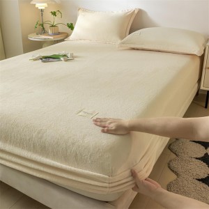 Beżowe prześcieradło polarowe 90x200 cm – klasyczne i uniwersalne, pasuje do każdego wnętrza