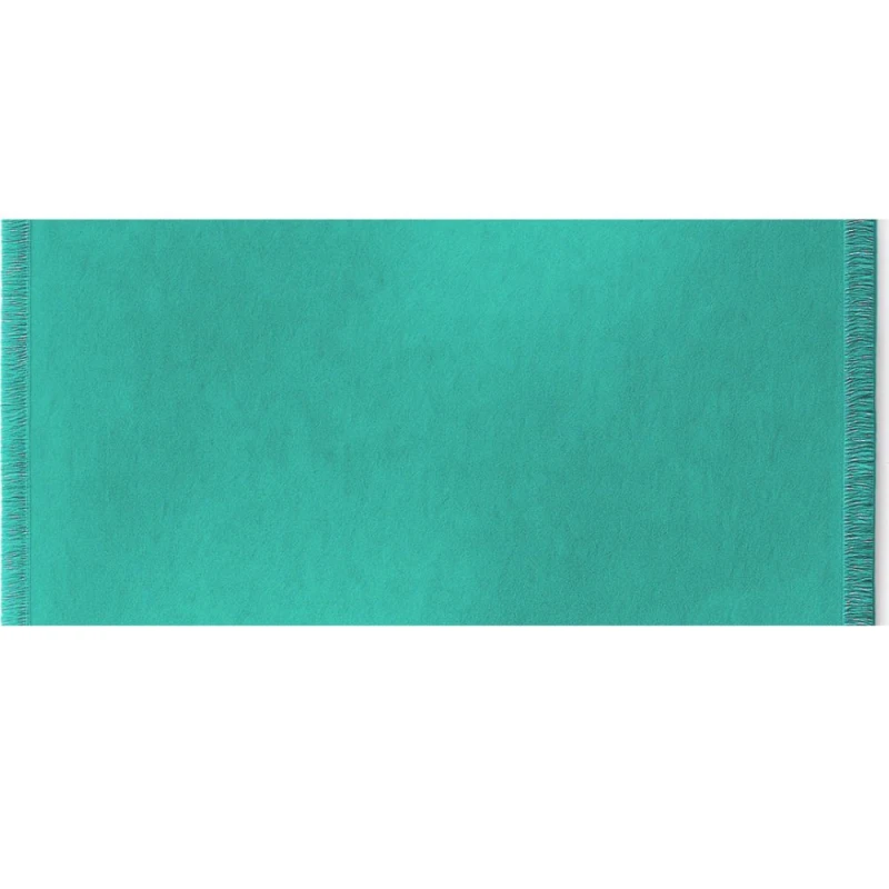Rozłożony koc miętowy 150x200 Moca Design bawełniano akrylowy z frędzlami po obu krótszych stronach koca. Bardzo elegancki, miły w dotyku i trwały. Widok z góry